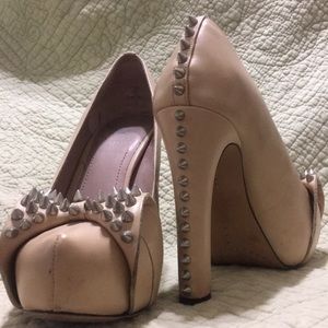 Vince Camino Leather Studded Pumps -size 6